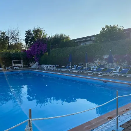 Dimora Con Piscina 度假居 东塞斯特里